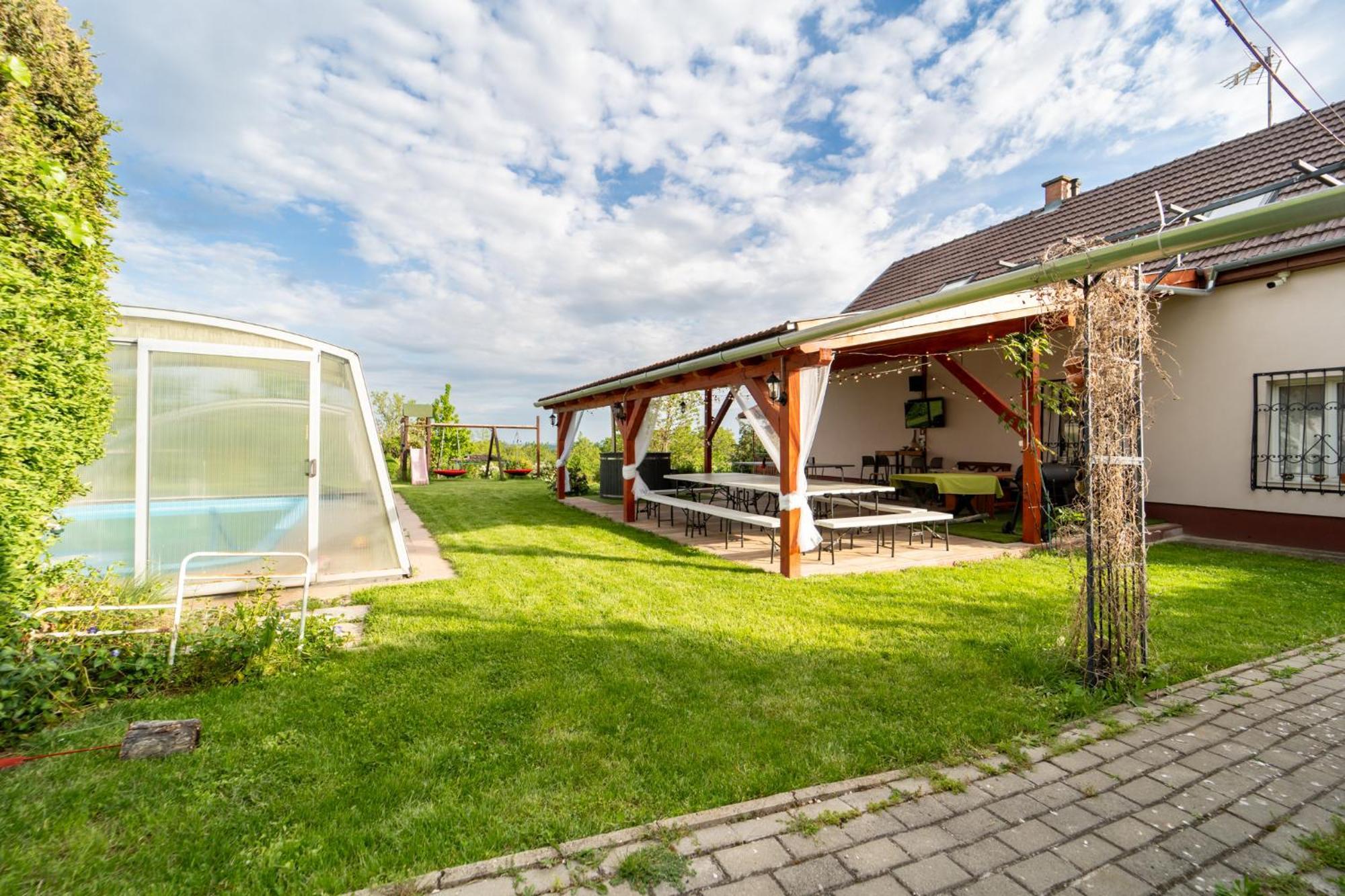 Kútvölgy Vendégház Hotel Vác Exterior foto
